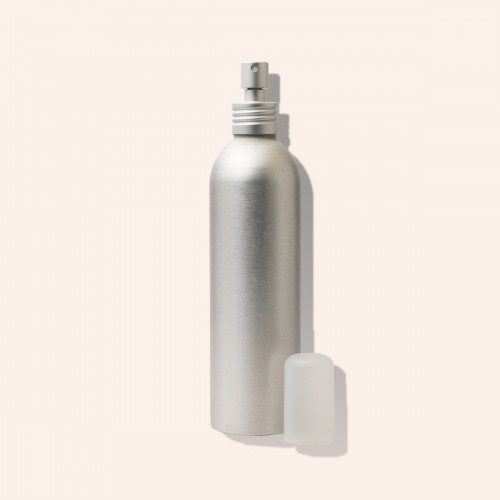 Onze aluminium fles met spray voor het verstuiven van DIY huisparfum