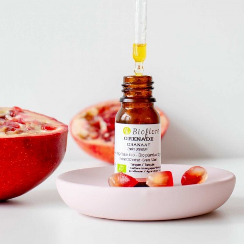 Soothing and regenerating organic pomegranate oil (CO2 extract)