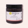 Organic filtered shea butter regenerates and nourishes skin and hair Organic filtered shea butter regenerates and nourishes skin and hair