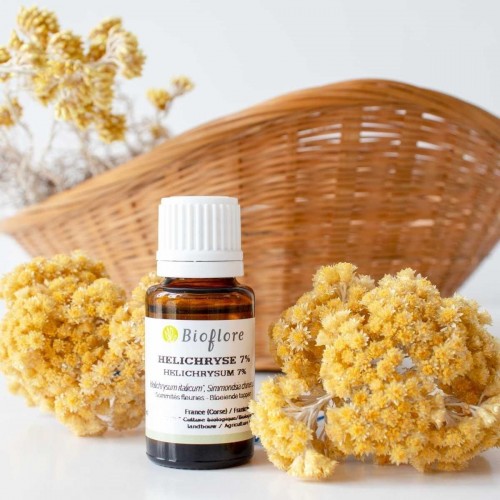 Essentiële olie van bio helichrysum tegen blauwe plekken