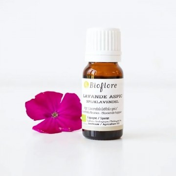 Organic spike lavender essential oil against insect bites