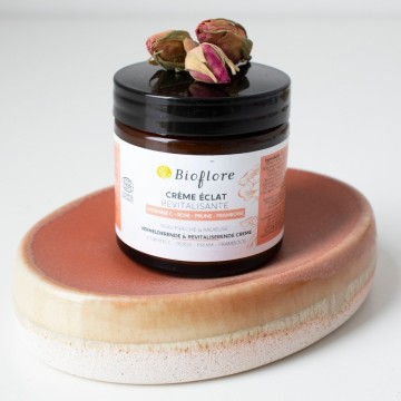 Revitalising face cream with vitamin C