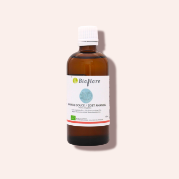 Organic sweet almond oil to soothe sensitive skin