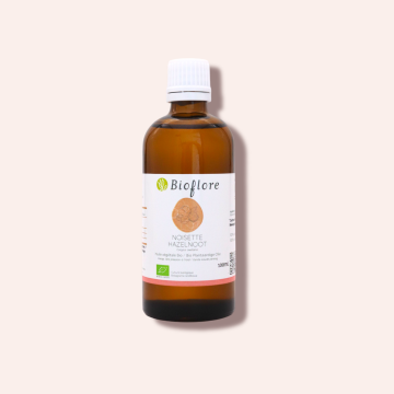 Our organic virgin hazelnut oil for combination to oily skin