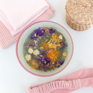 Bain de vapeur aux fleurs pour le visage