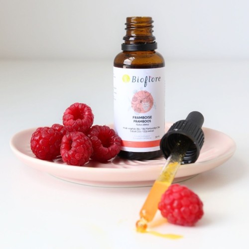 Organic raspberry vegetable oil CO2 extract anti-ageing and healthy glow