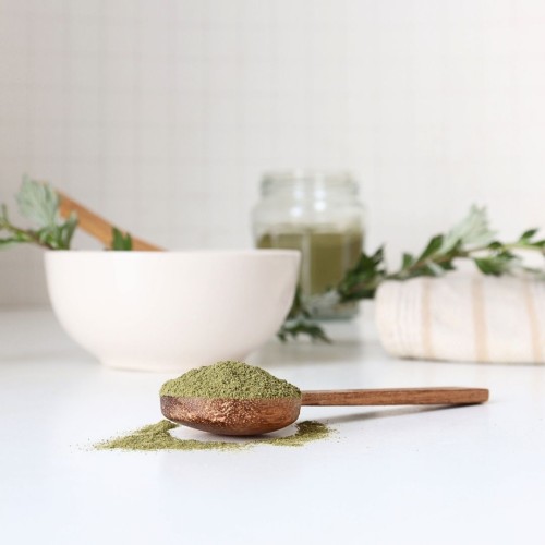 Organic nettle powder to strengthen and stimulate hair growth