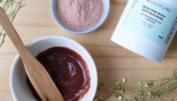Soothing pink clay mask for sensitive skin