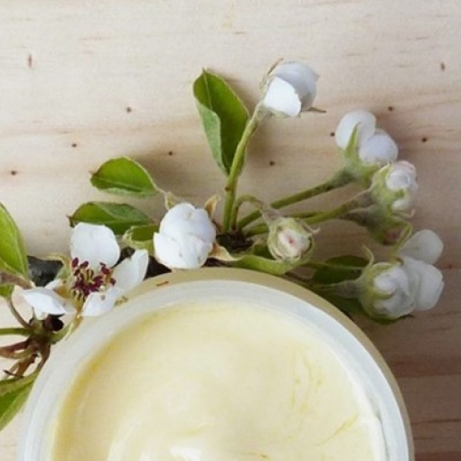 Face cream for a healthy glow in spring