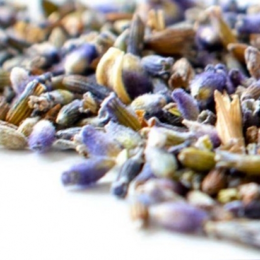 What are the differences between Lavender essential oils in aromatherapy?