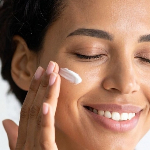 Hydrater ou nourrir sa peau : que choisir pour l’équilibrer ?